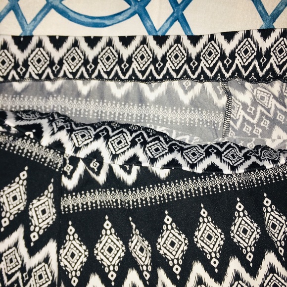 Black and White Maxi Skirt Size 1X - Picture 3 of 5